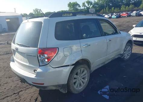 2011 Subaru Forester 2.5X Premium z USA, uszkodzony, nr VIN JF2SHADC1BG761496